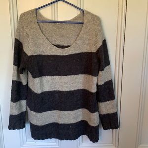 Gap sweater